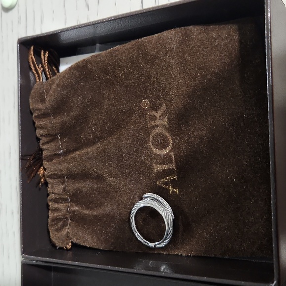 Ring - Picture 2 of 6